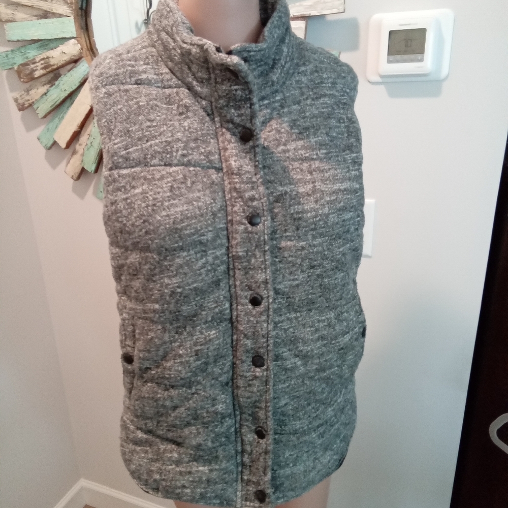 Skies Are Blue Size L Heather Gray Quilted Puffer Vest